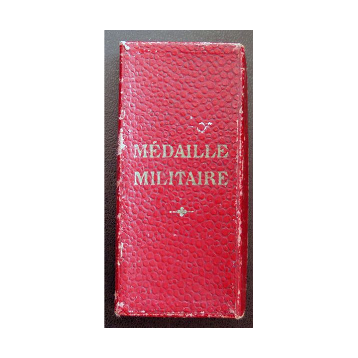FRANCE : médaille militaire 3° république en argent avec défaut d'émail au revers