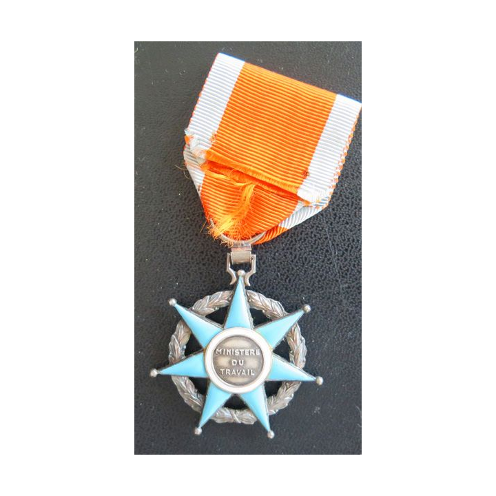 FRANCE : Médaille de chevalier de l'Ordre du Mérite Social en émail superbe