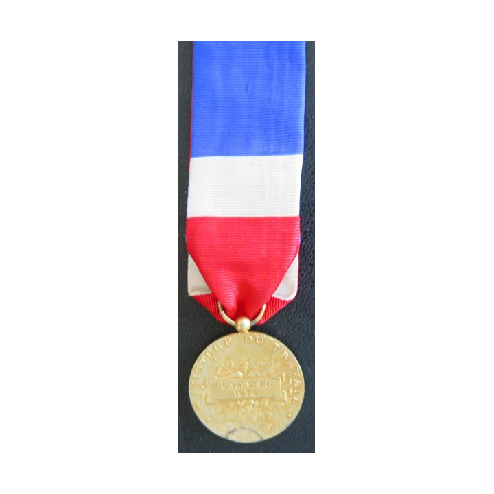 FRANCE : Médaille du travail du ministère du travail en vermeil attribuée à L. Vasseur 1975