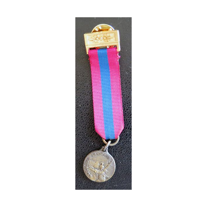 FRANCE : médaille miniature de la défense nationale en bronze montée sur barrette pour spencer