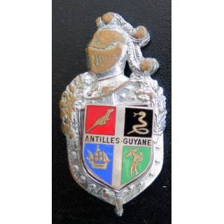 GENDARMERIE : vieil insigne de la Direction de la  gendarmerie d'Antilles Guyane avec écu lisse et doré émaillé