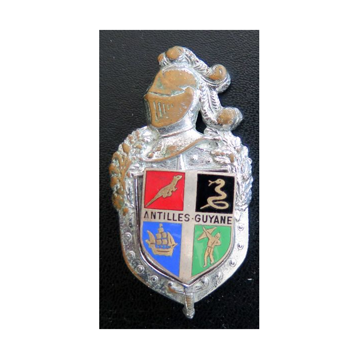 GENDARMERIE : vieil insigne de la Direction de la  gendarmerie d'Antilles Guyane avec écu lisse et doré émaillé