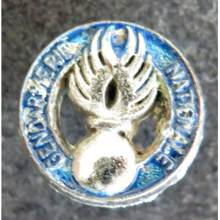 Pin's de la gendarmerie nationale avec grenade