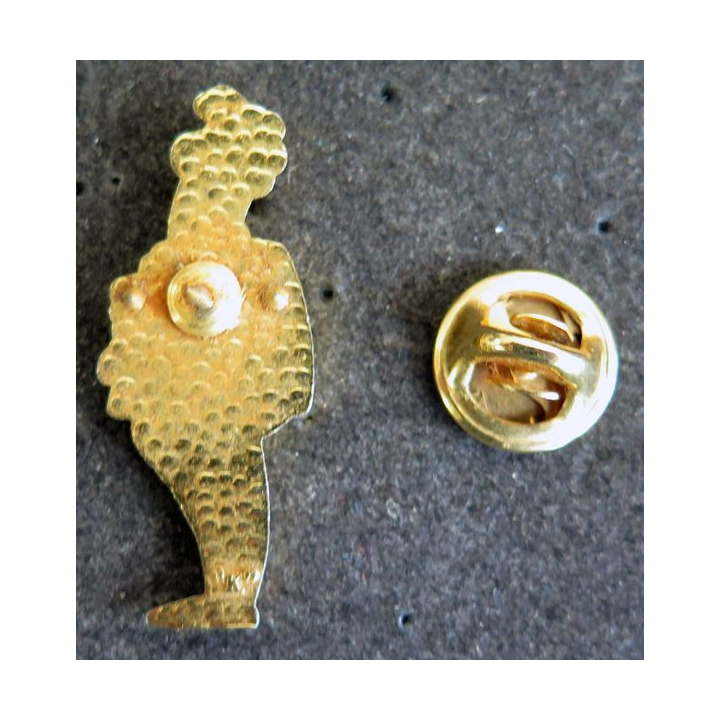 Pin's BD personnage doré de hauteur 3,5 cm