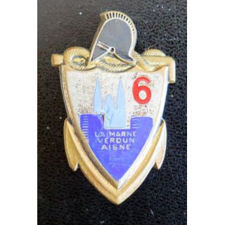 6° RG : insigne métallique du 6° régiment du Génie de fabrication Drago Paris H. 213 dos guilloché argenté