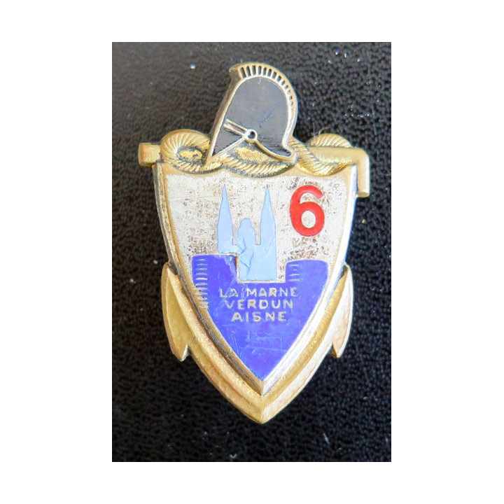 6° RG : insigne métallique du 6° régiment du Génie de fabrication Drago Paris H. 213 dos guilloché argenté