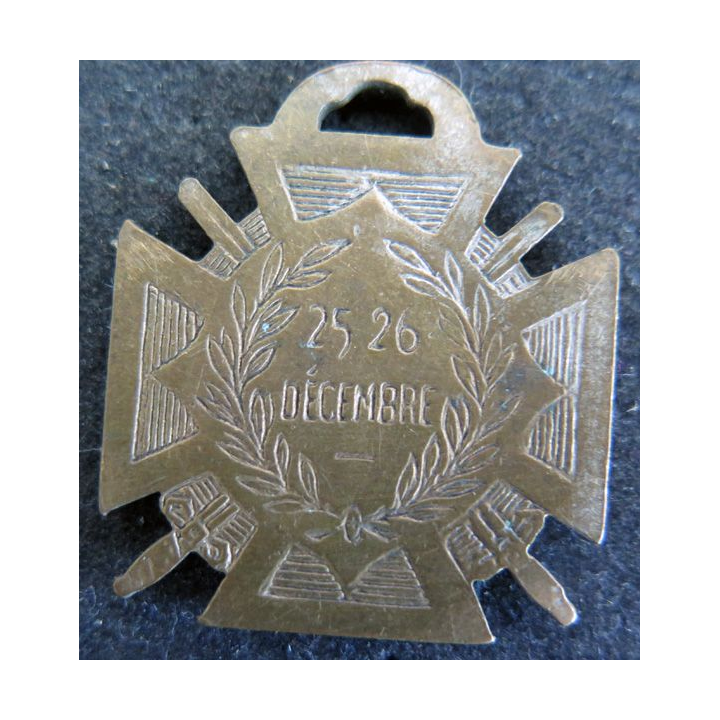 JOURNEE 1915  :  médaille métallique de la journée du poilu 1915 25 / 26 décembre ...