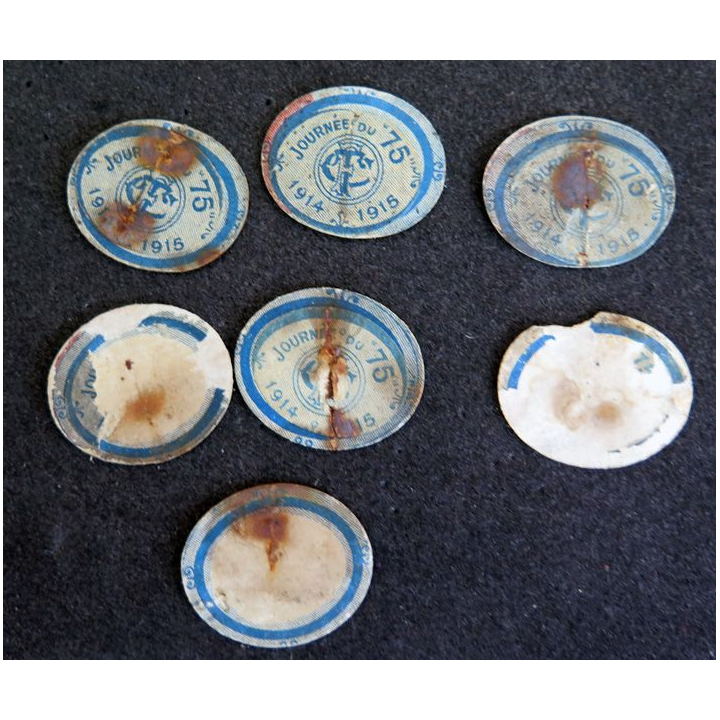 Lot de 7 insignes cartonnés de la journée du canon de 75 1914