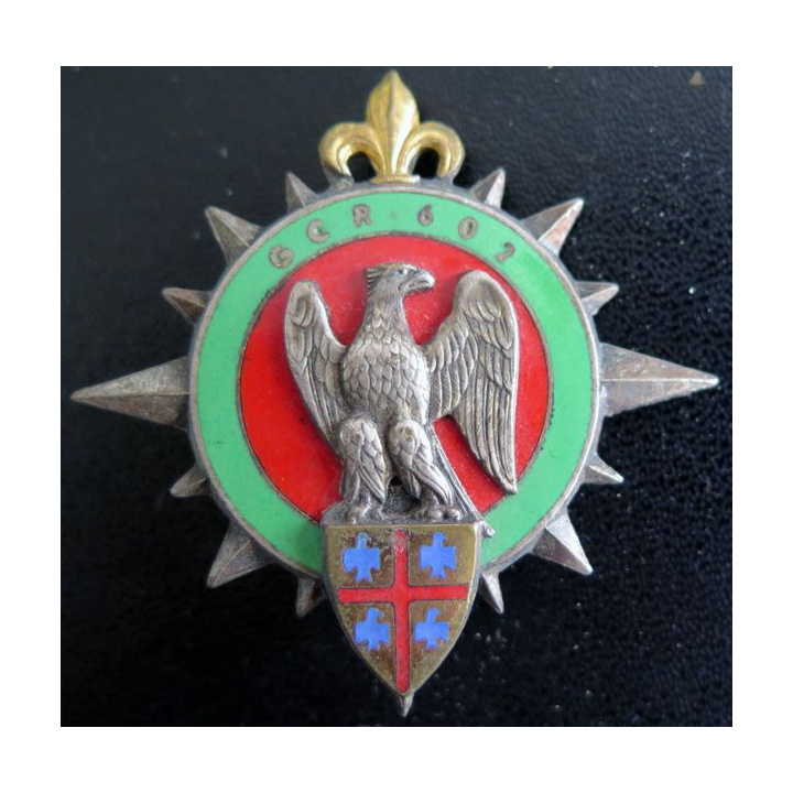 602 GCR : Insigne métallique du 602° groupe de circulation routière de Montlhéry de fabrication Drago G. 2366 en relief