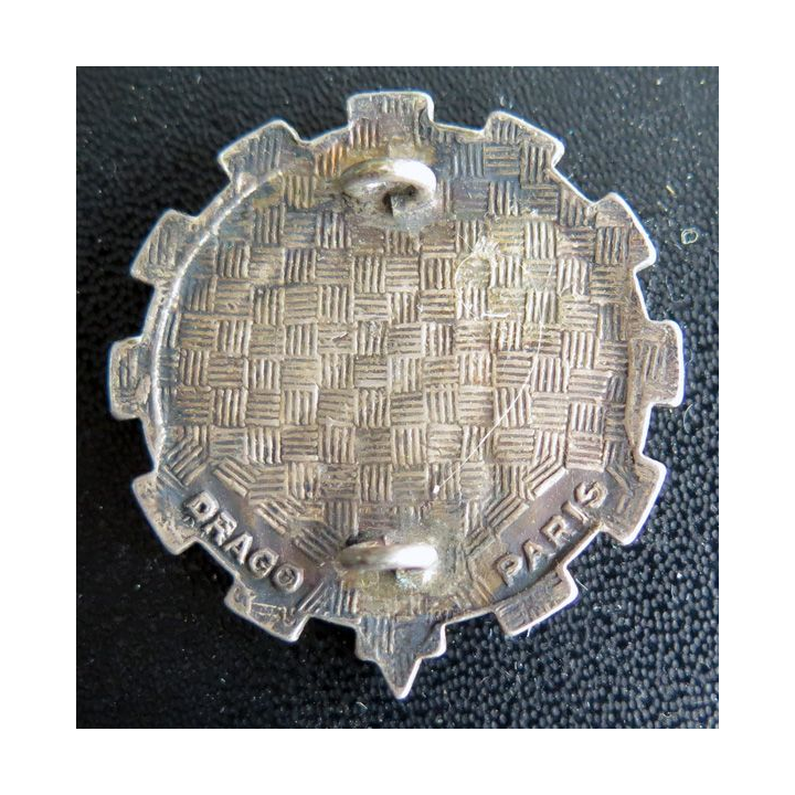 515° RT : insigne métallique du 515° régiment du train de fabrication Drago Paris en émail dos guilloché à épingle