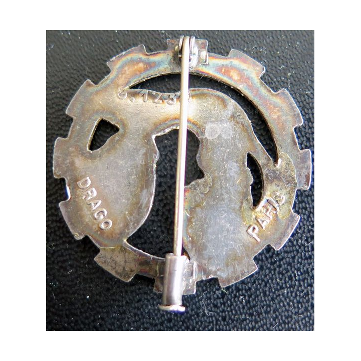 533° GT : insigne métallique du 533° groupe de transport de fabrication Drago Paris G. 1234 en argent et en émail