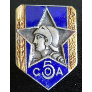 5° COA : insigne métallique de la 5° section des commis ouvriers d'administration de fabrication Drago rue Béranger en émail
