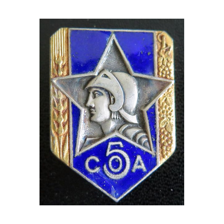 5° COA : insigne métallique de la 5° section des commis ouvriers d'administration de fabrication Drago rue Béranger en émail