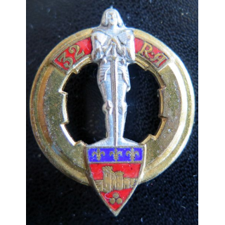 32° RA : insigne métallique du 32° régiment d'artillerie de fabrication Drago Paris H. 196