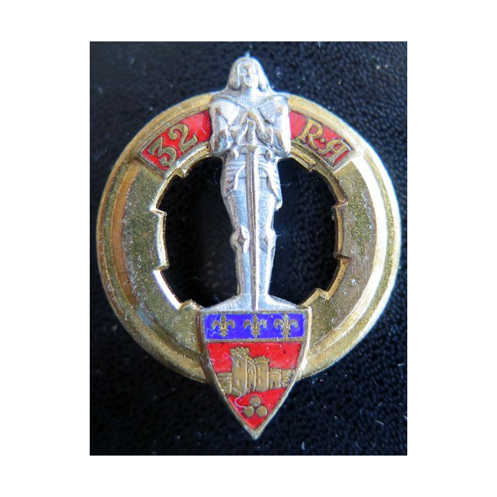 32° RA : insigne métallique du 32° régiment d'artillerie de fabrication Drago Paris H. 196