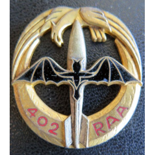 402° RAA : 402° régiment d'artillerie antiaérienne Arthus Bertrand G. 689 émail aigle doré sans attache