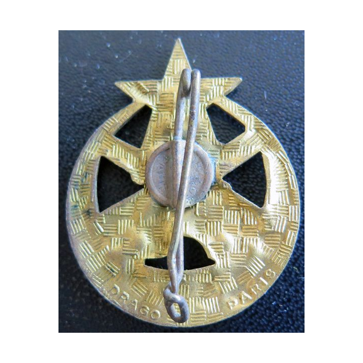 54° RA :  Insigne métallique du 54° régiment d'Artillerie de fabrication Drago Paris 54 en rouge