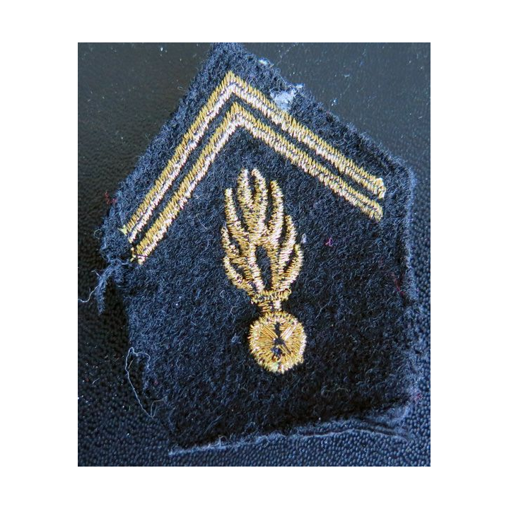 SOUTACHE : insigne de col de gendarme mobile