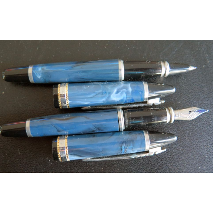 Parure de stylo à plume et stylo bille Laguiole marbrée bleue