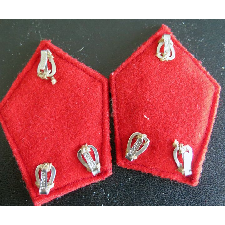 SOUTACHE : paire d'insigne de col du 93° Régiment d'Artillerie de Montagne en cannetille