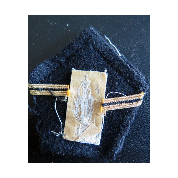 SOUTACHE : paire d'insigne de col de gendarme mobile en cannetille