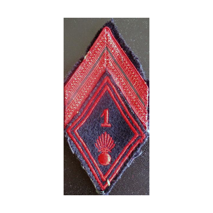 LOSANGE DE BRAS MODÈLE 45 :  caporal du 1° régiment d'infanterie