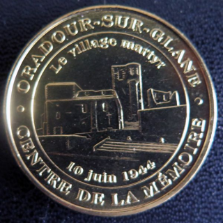 Médaille souvenir en métal doré de Oradour Sur Glane Village Martyr 2013 diamètre 3,4 cm