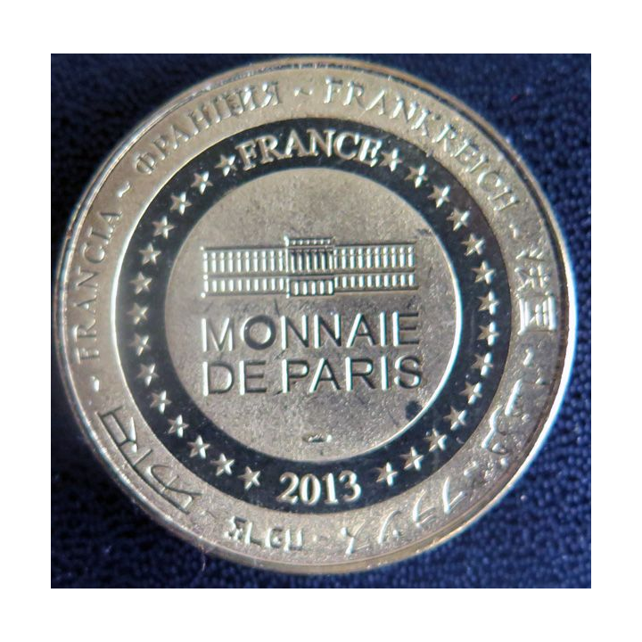 Médaille souvenir en métal doré de Oradour Sur Glane Village Martyr 2013 diamètre 3,4 cm