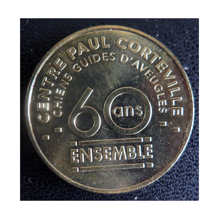 Médaille souvenir en métal doré des 60 ans du centre Paul Corteville diamètre 3,4 cm
