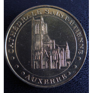 Médaille souvenir en métal doré de la Cathédrale Saint Etienne Auxerre diamètre 3,4 cm