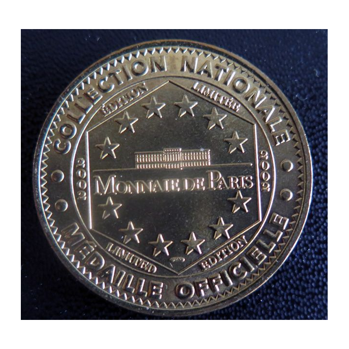 Médaille souvenir en métal doré de la Cathédrale Saint Etienne Auxerre diamètre 3,4 cm