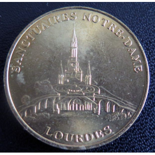 Médaille souvenir en métal doré de Notre Dame de Lourdes diamètre 3,4 cm