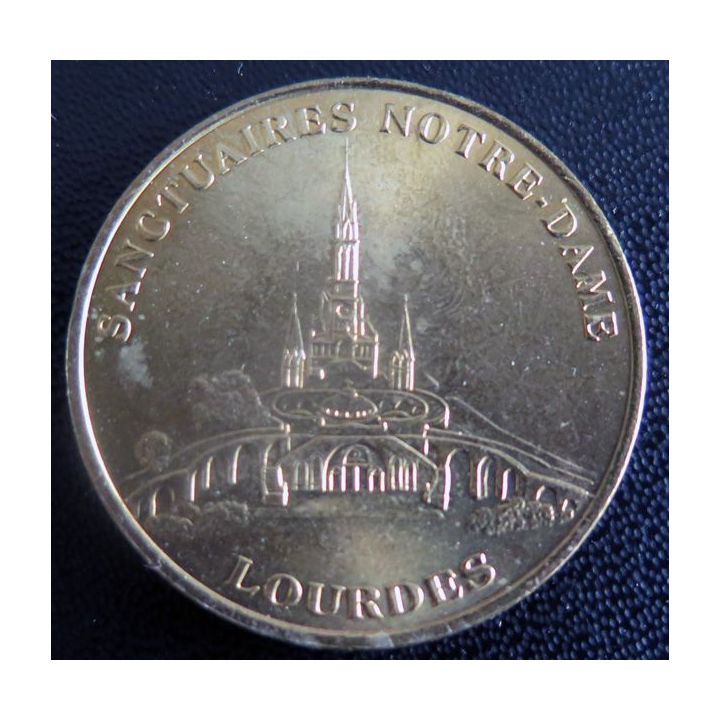 Médaille souvenir en métal doré de Notre Dame de Lourdes diamètre 3,4 cm