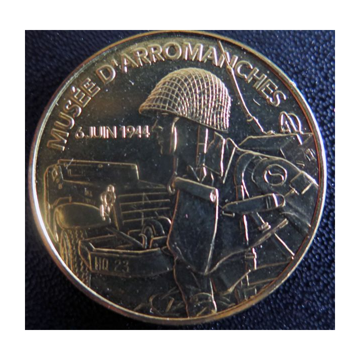 Médaille souvenir en métal doré du Musée d'Arromanches diamètre 3,4 cm