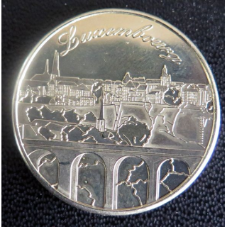 Médaille souvenir en métal argenté Luxembourg diamètre 3 cm