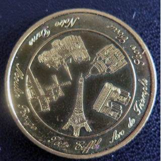 Médaille souvenir en métal doré de Paris diamètre 3 cm
