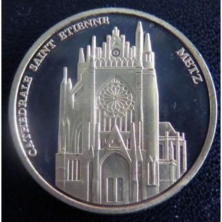 Médaille souvenir en métal doré de la Cathédrale Saint Etienne Metz diamètre 3 cm