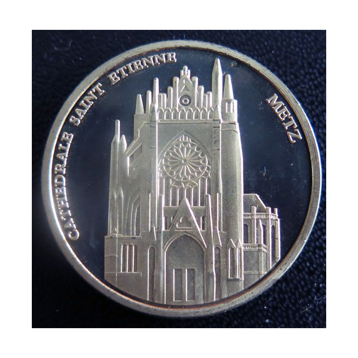 Médaille souvenir en métal doré de la Cathédrale Saint Etienne Metz diamètre 3 cm