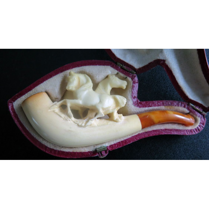Pipe sculptée avec chevaux en écume et ambre véritables 8,5 x 3,5 cm