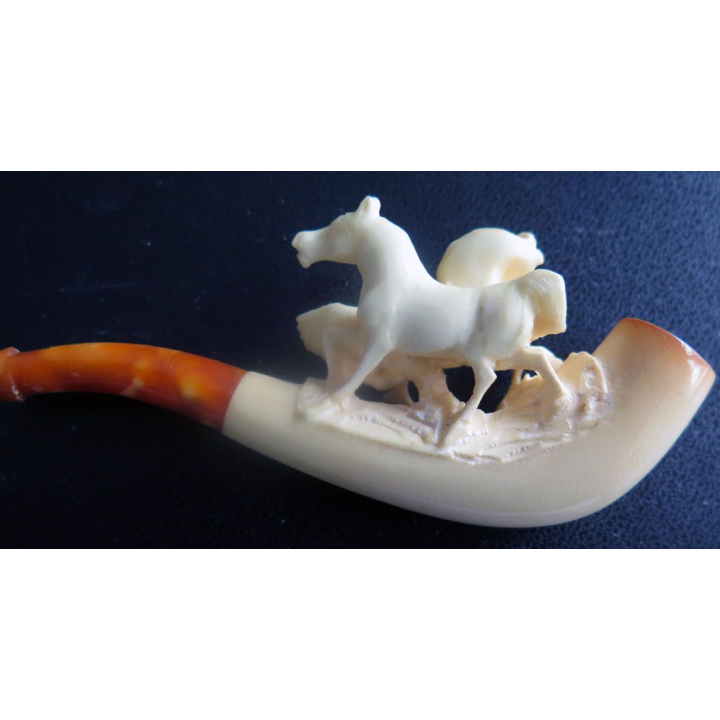 Pipe sculptée avec chevaux en écume et ambre véritables 8,5 x 3,5 cm