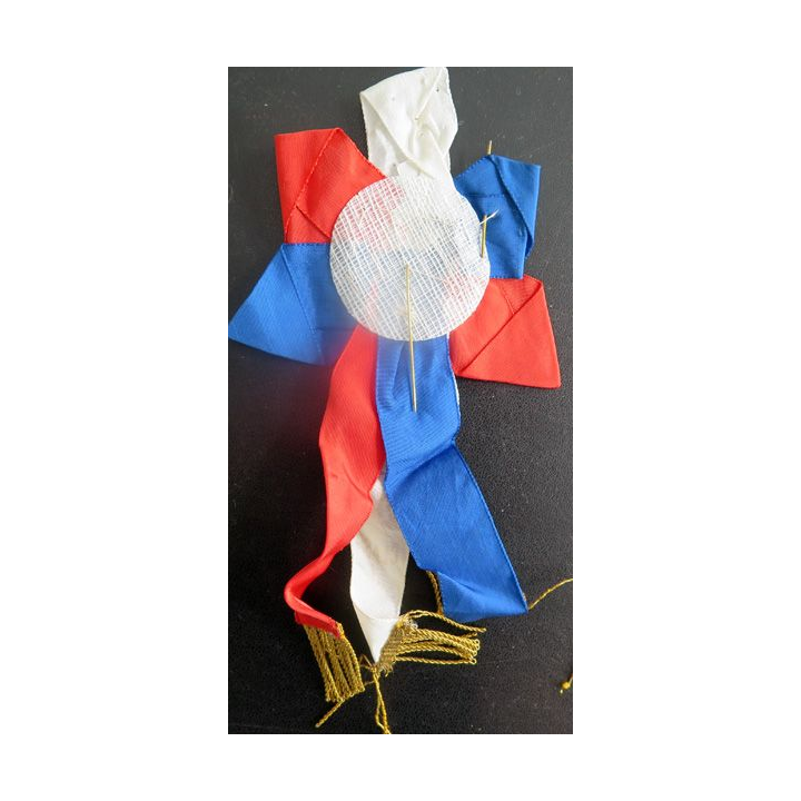 Insigne vive la classe en laiton avec rubans bleu blanc et rouge