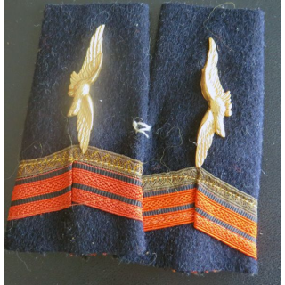 Paire de fourreaux d'épaule de caporal chef de l'armée de l'air (aigle métallique doré)