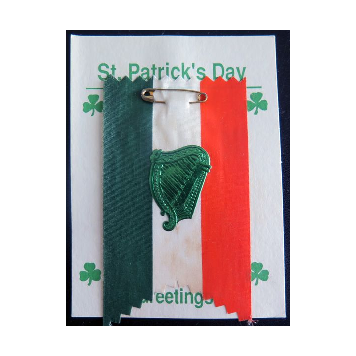Carton de St Patrick's Day avec drapeau irlandais et harpe celtique
