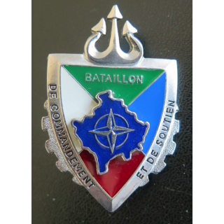 BCS KFOR : Insigne métallique du bataillon de commandement et de soutien de la KFOR G.4949.