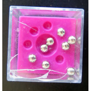jeu d'adresse 4 dans cube plastique 4 x 4 x 4 cm