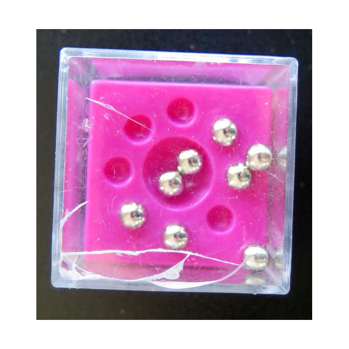 jeu d'adresse 4 dans cube plastique 4 x 4 x 4 cm