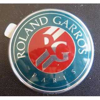 Médaille plaque autocollante Roland Garros diamètre 6 cm pour véhicule ?