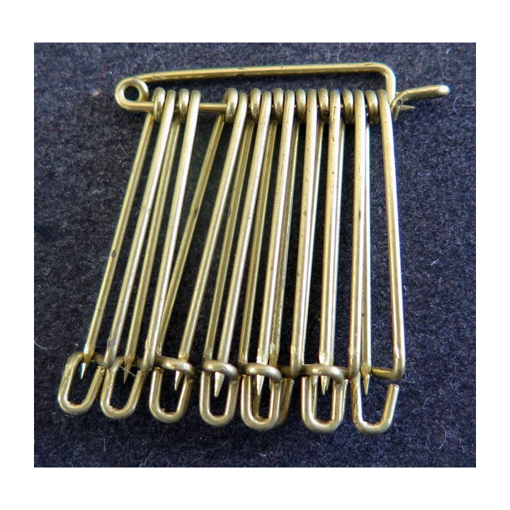 MILITARIA : lot de 10 épingles en laiton de dimension intérieure 3,5 cm et extérieure 4,4 cm