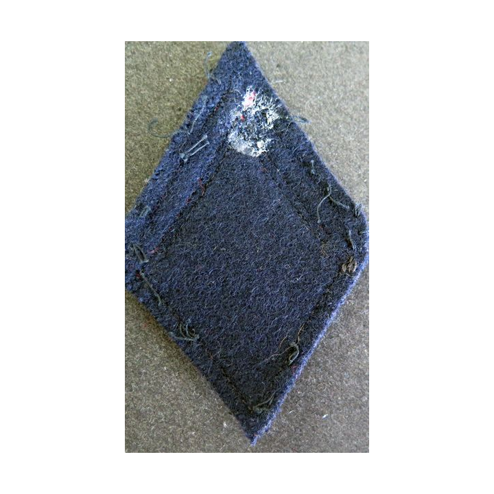 LOSANGE DE BRAS MODÈLE 45 :  1° classe du 43° régiment d'infanterie
