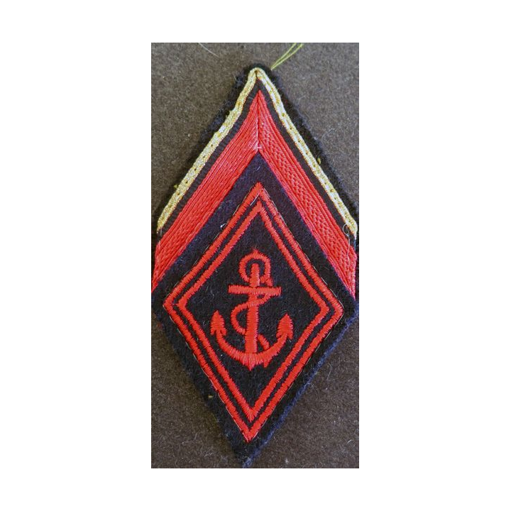 LOSANGE DE BRAS MODÈLE 45 :  1° classe ADL des troupes de marine